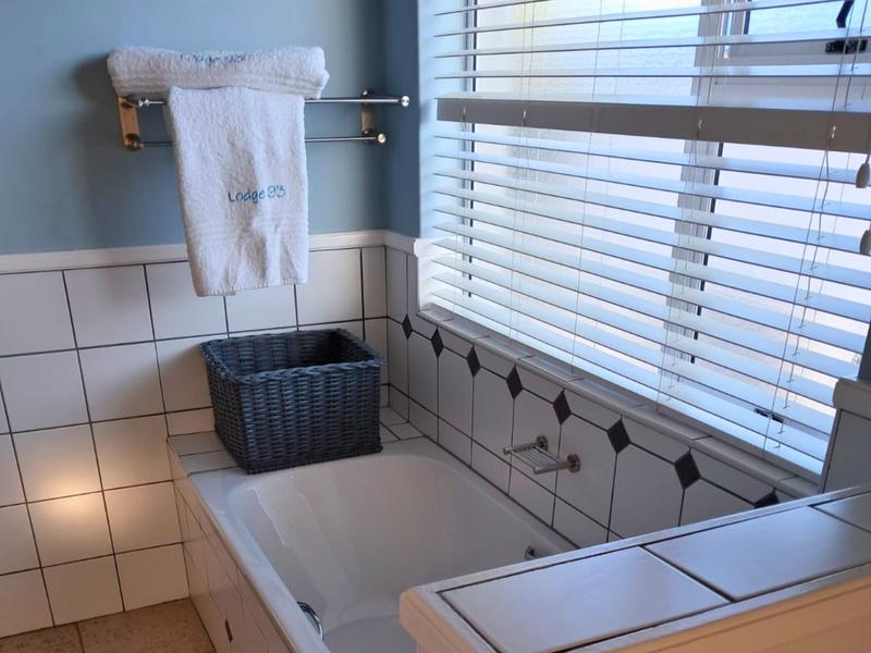 To Let 2 Bedroom Property for Rent in Pinnacle Point Golf Estate Western Cape